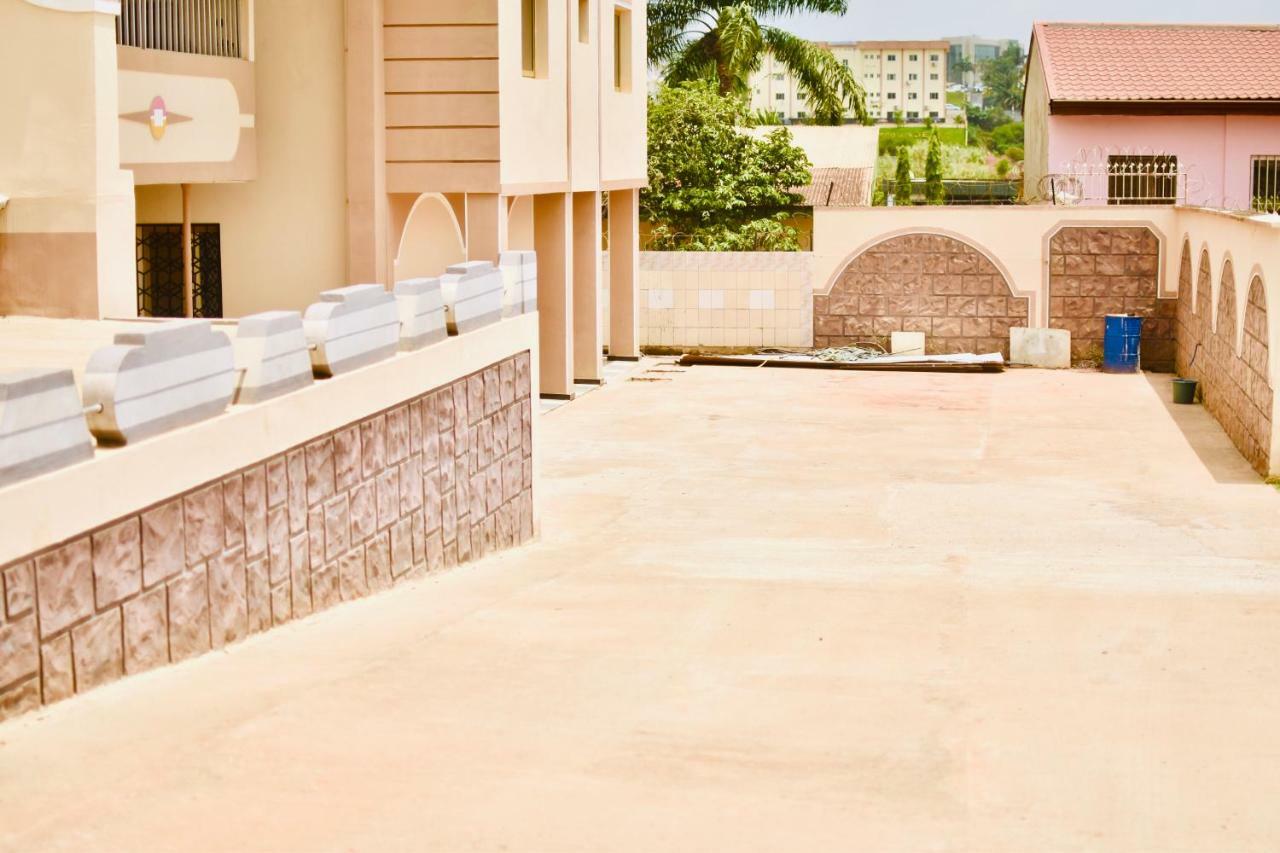 Hotel La Couronne Rw Yaoundé Esterno foto